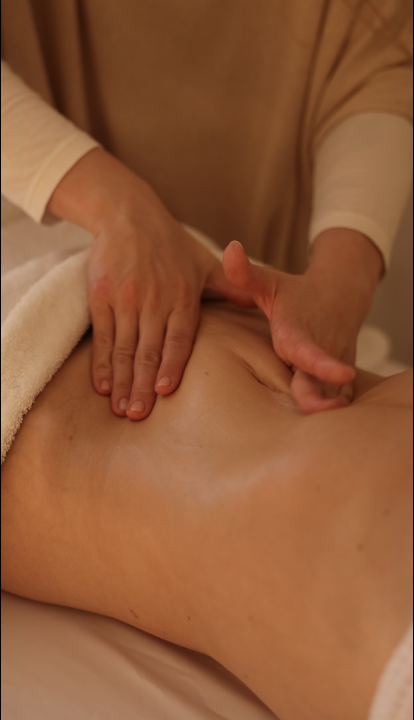 body sculpting with bare hands at LIMFAERA
