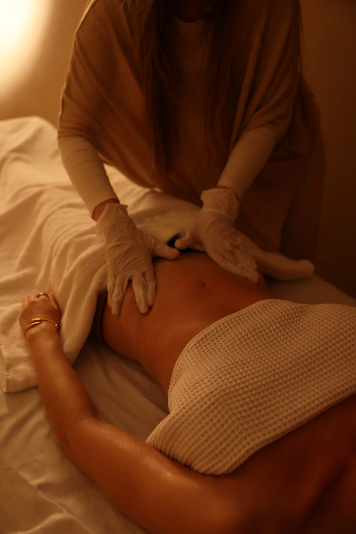 Post-operative lymphatic massage performed with gloves at LIMFAERA