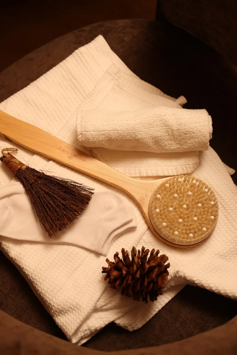 Soft towels and body-care brushes at LIMFAERA